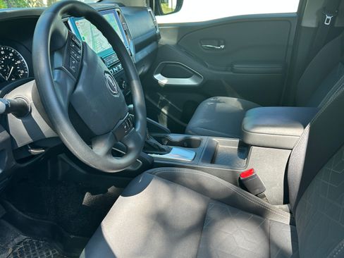 Used 2025 Nissan Frontier SV w/ Tow Package RWD image 10