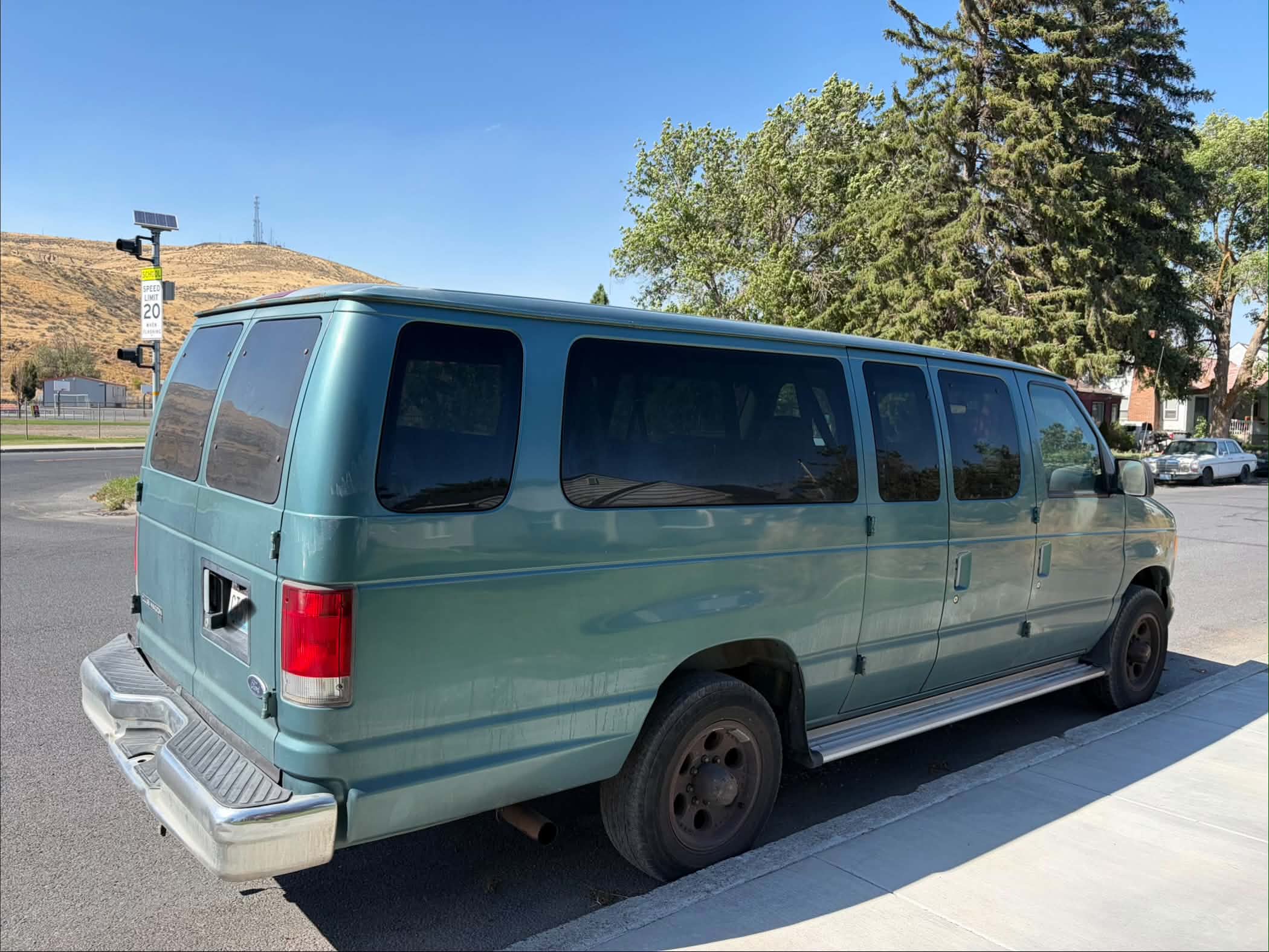 Used 1998 Ford E-350 and Econoline 350 Club Wagon RWD image 8