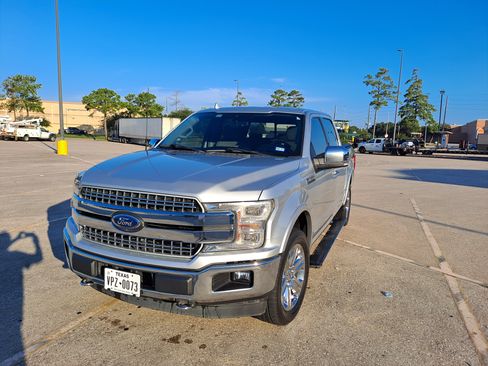Used 2019 Ford F150 Lariat w/ Equipment Group 502A Luxury AWD/4WD image 4
