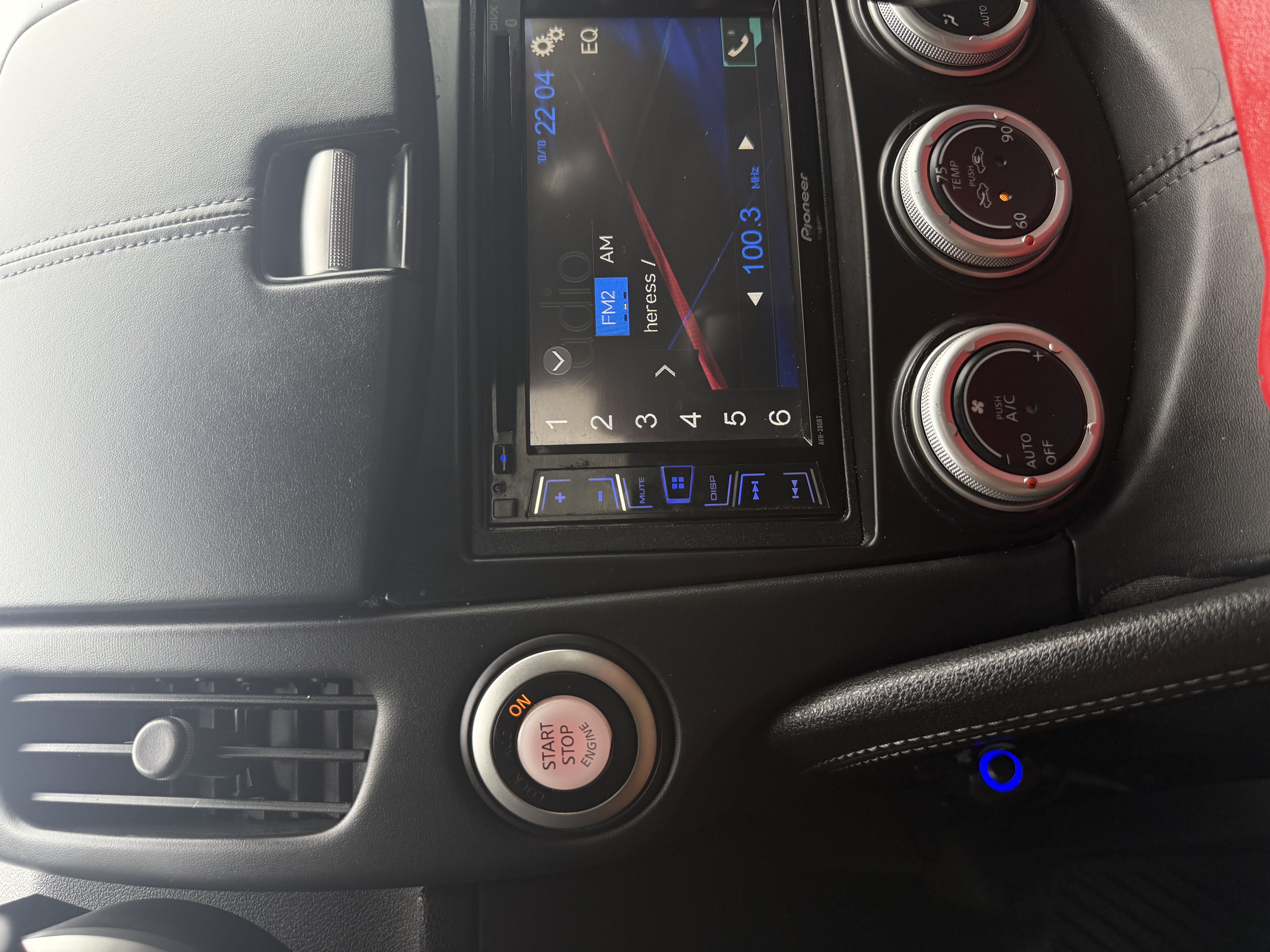 Used 2015 Nissan 370Z Coupe RWD image 9