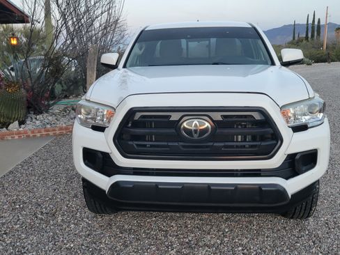 Used 2019 Toyota Tacoma SR w/ SR Convenience Package image 2