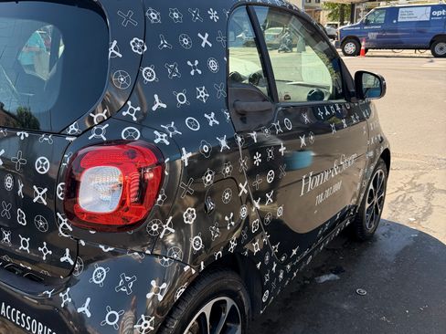 Used 2016 smart fortwo passion RWD image 2