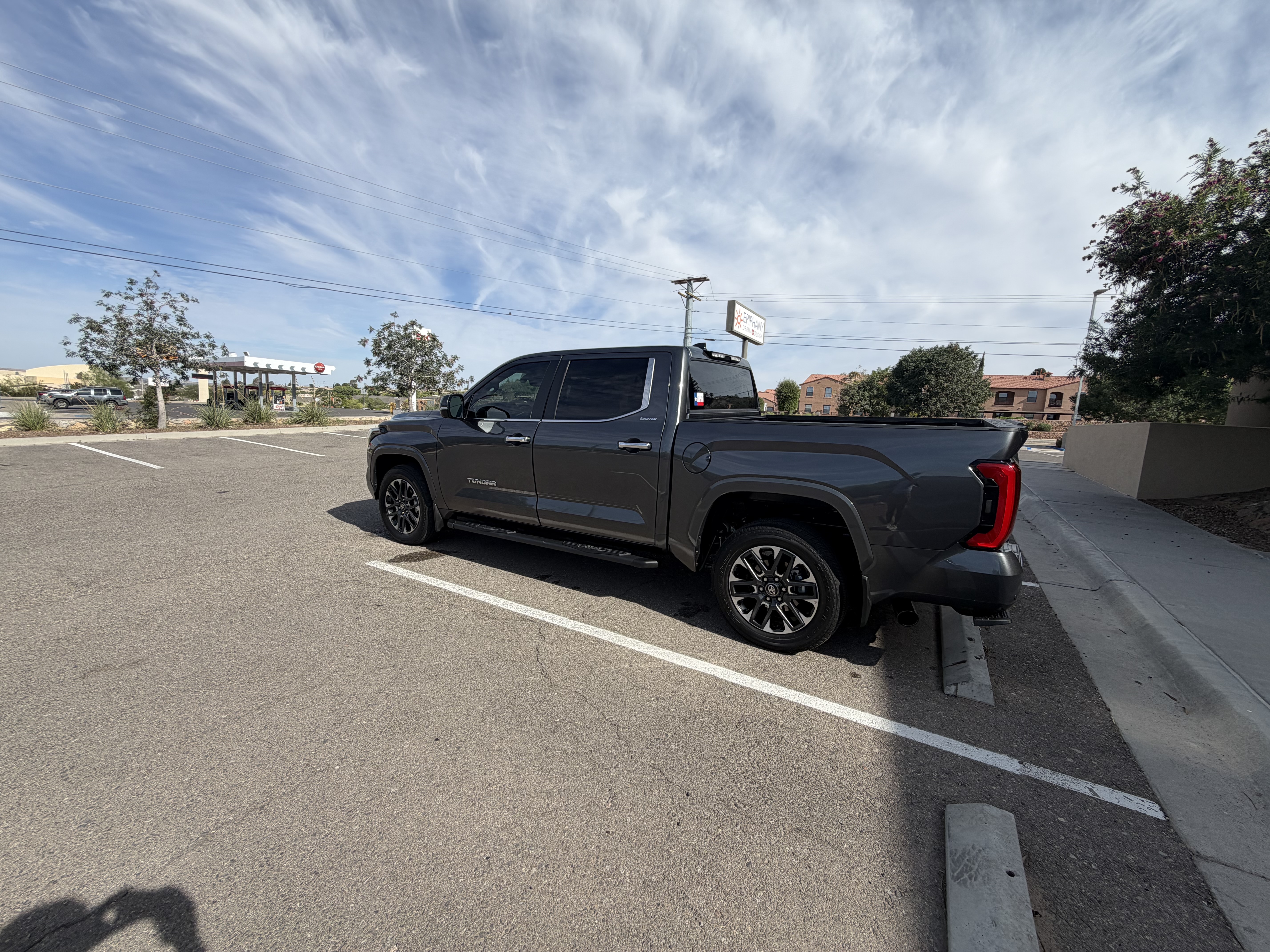 Used 2026 Toyota Tundra Limited w/ Power Package AWD/4WD image 4