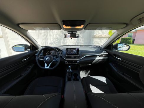 Used 2025 Nissan Altima 2.5 SV image 13