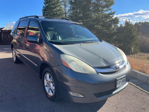 Used 2006 Toyota Sienna XLE Limited image 10