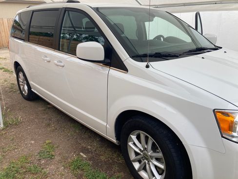 Used 2019 Dodge Grand Caravan SXT image 8