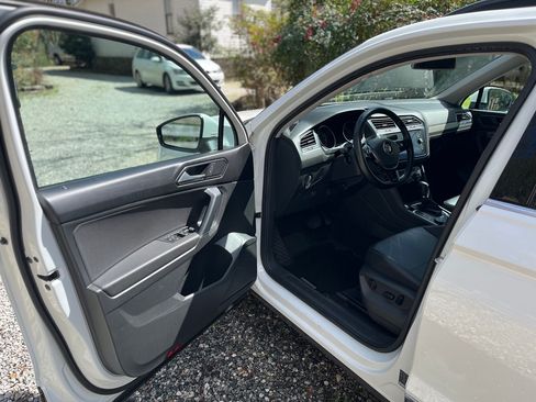 Used 2018 Volkswagen Tiguan SE image 14