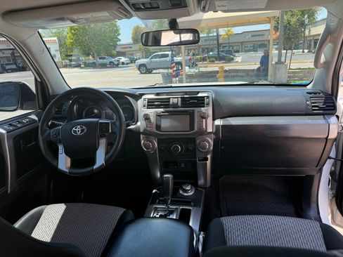 Used 2018 Toyota 4Runner SR5 AWD/4WD image 11