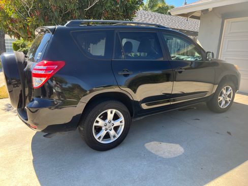 Used 2011 Toyota RAV4 2WD V6 w/ 3rd Row image 2