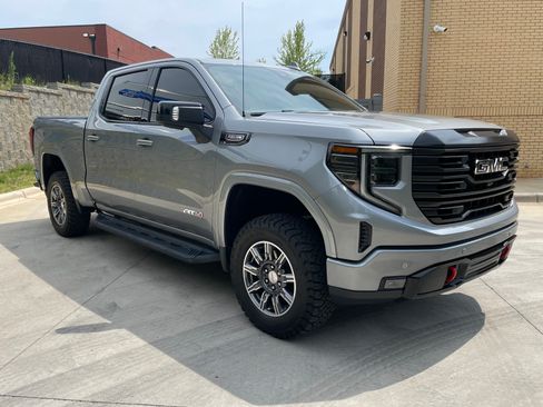Used 2024 GMC Sierra 1500 AT4 w/ Technology Package AWD/4WD image 9