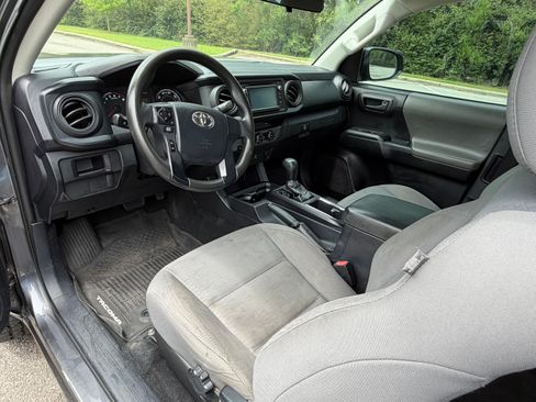 Used 2017 Toyota Tacoma SR RWD image 13