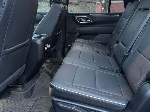 Used 2024 GMC Yukon SLT w/ SLT Premium Package image 23