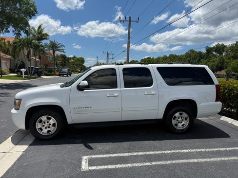 Used 2012 Chevrolet Suburban LT image 1