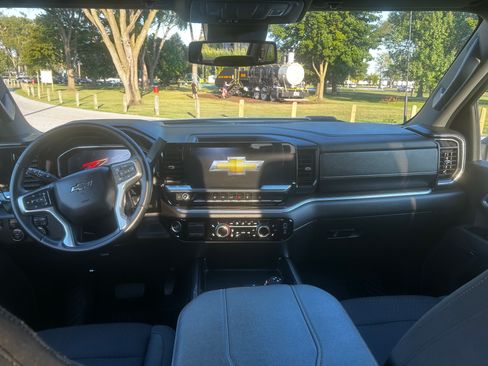 Used 2025 Chevrolet Silverado 2500 LT w/ Trail Boss Package AWD/4WD image 15