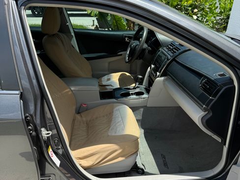 Used 2012 Toyota Camry LE FWD image 4