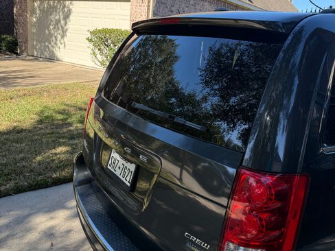 Used 2011 Dodge Grand Caravan Crew image 10