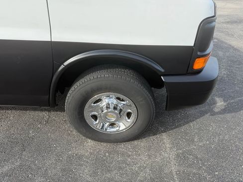 Used 2005 Chevrolet Express 3500 Extended Passenger image 14
