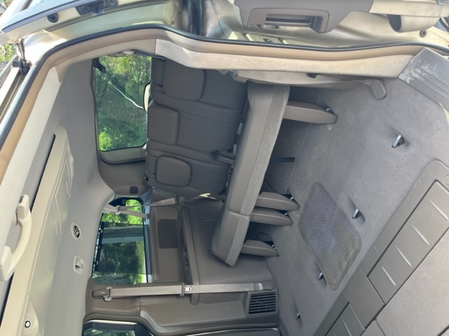Used 2011 Chrysler Town & Country Touring-L w/ Trailer Tow Group FWD image 9