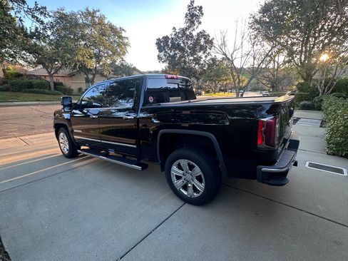 Used 2018 GMC Sierra 1500 SLT w/ Enhanced Driver Alert Package image 11