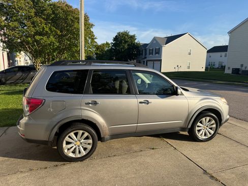 Used 2011 Subaru Forester 2.5X Premium w/ All-Weather Pkg AWD/4WD image 4