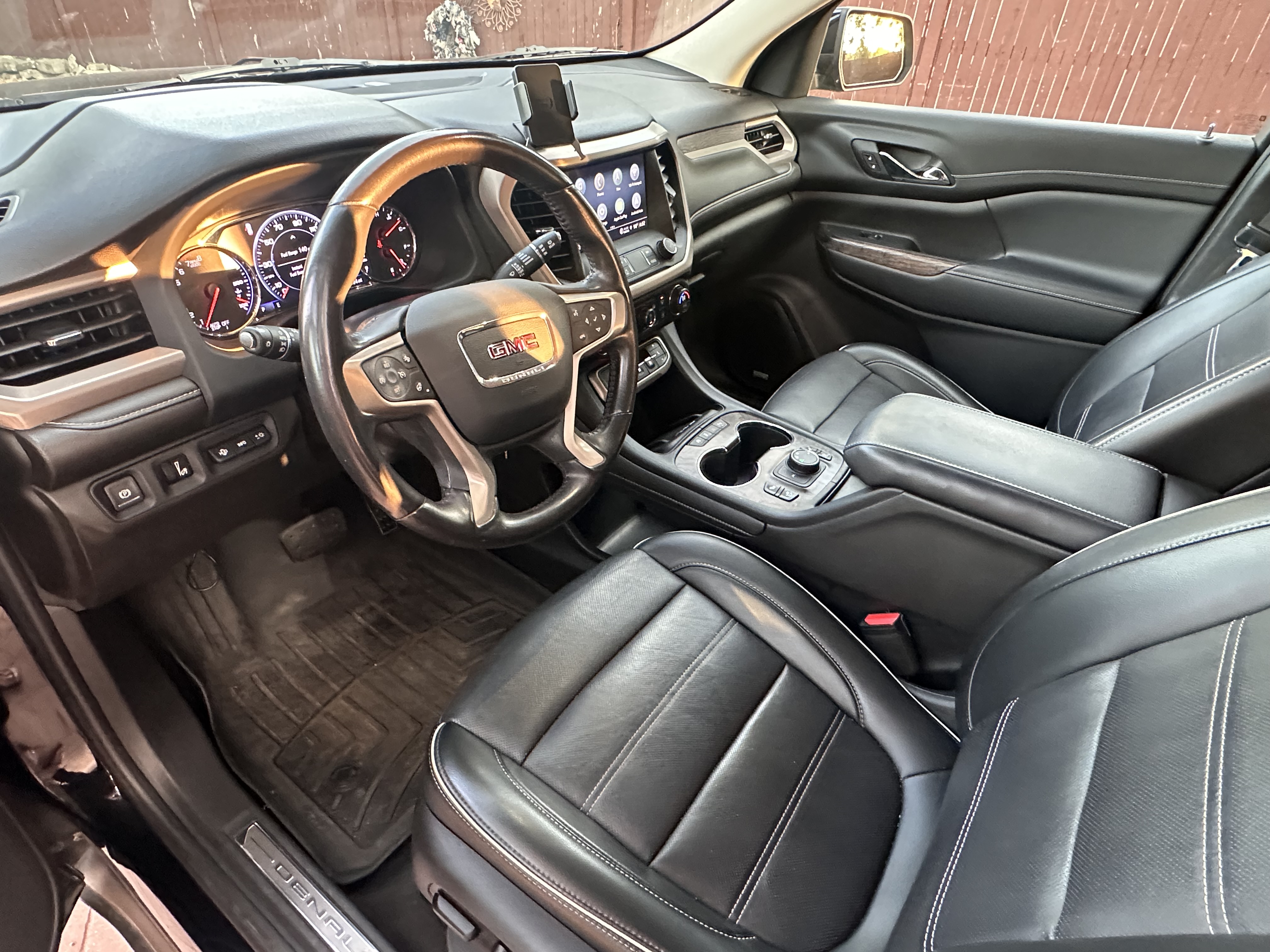 Used 2021 GMC Acadia Denali w/ Denali Technology Package FWD image 5