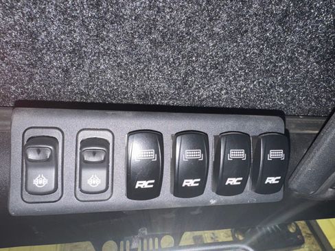 Used 2015 Jeep Wrangler Sport w/ Quick Order Package 23S AWD/4WD image 16