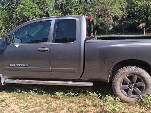 Used 2008 Nissan Titan SE image 2