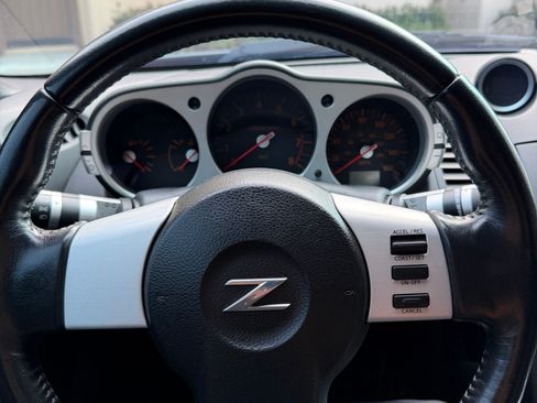 Used 2004 Nissan 350Z Touring image 11