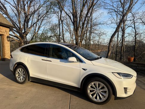Used 2019 Tesla Model X Long Range image 4