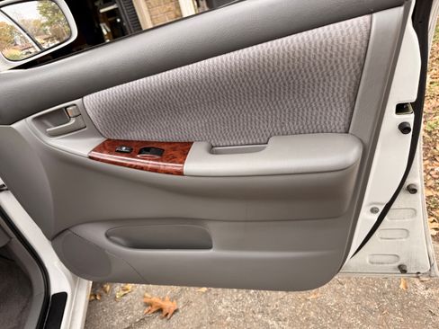 Used 2005 Toyota Corolla CE image 23