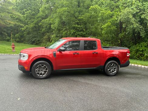 Used 2024 Ford Maverick XLT FWD image 2