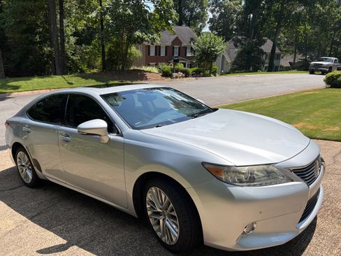 Used 2013 Lexus ES 350 w/ Luxury Pkg FWD image 1