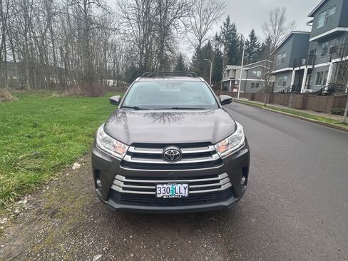 Used 2019 Toyota Highlander XLE image 22