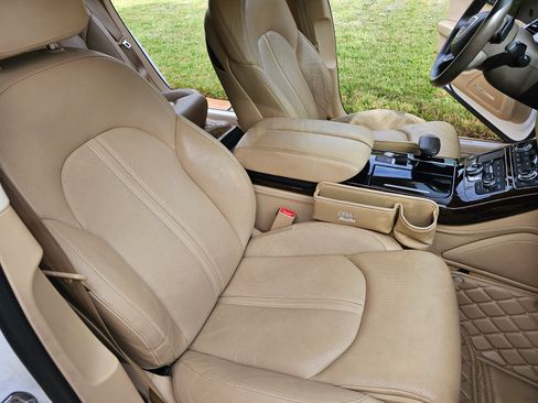 Used 2011 Audi A8 L 4.2 image 8