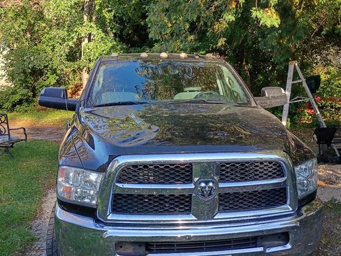 Used 2017 RAM 2500 Tradesman w/ Chrome Appearance Group image 4