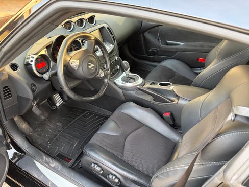 Used 2020 Nissan 370Z Touring Sport RWD image 5