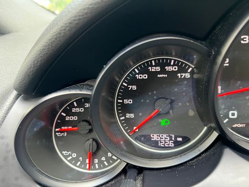 Used 2016 Porsche Cayenne image 24