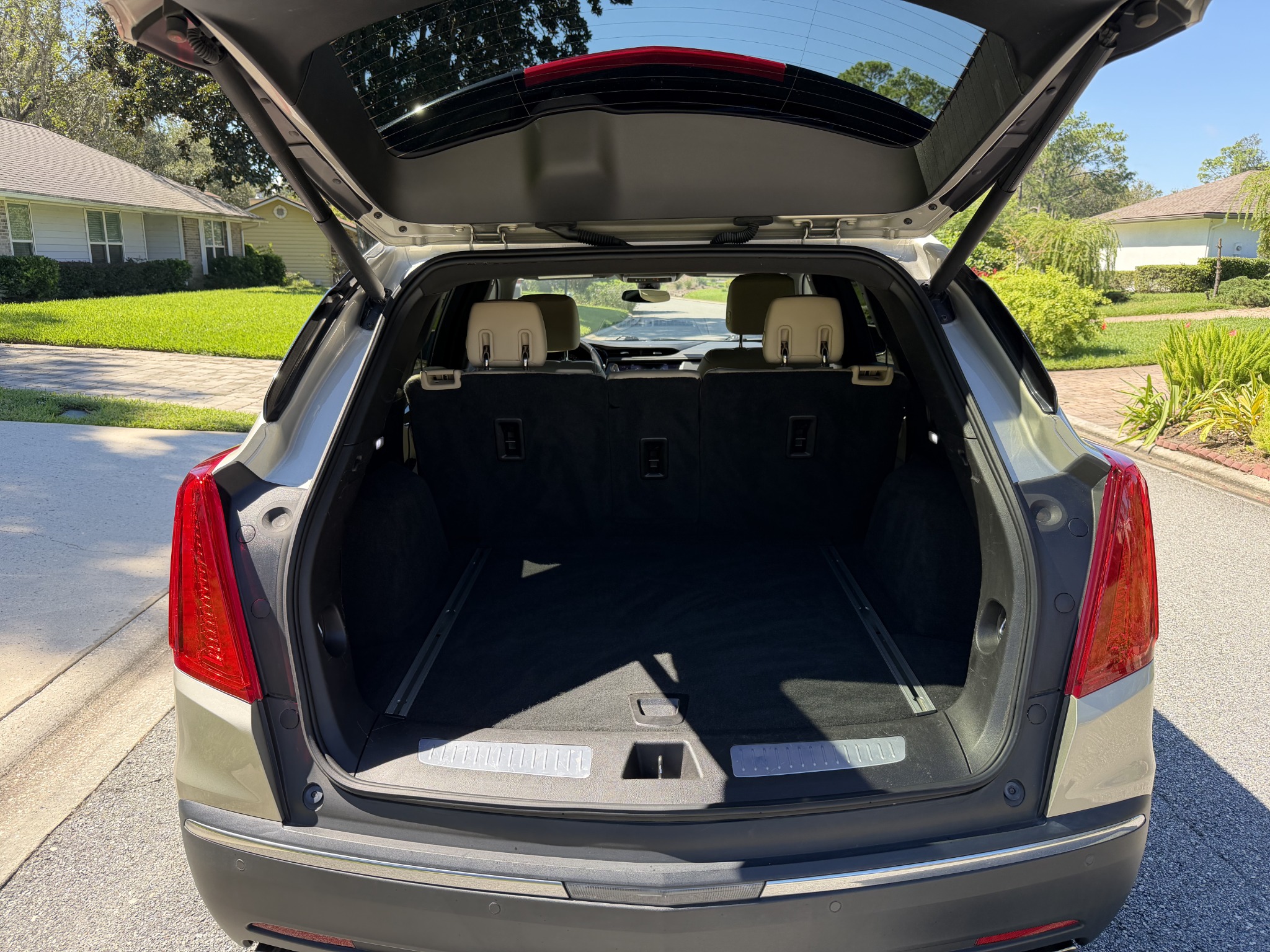 Used 2017 Cadillac XT5 Premium Luxury w/ Driver Assist Package FWD image 15