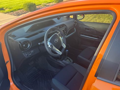 Used 2016 Toyota Prius C Three image 11