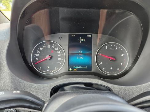 Used 2024 Mercedes-Benz Sprinter 2500 image 6