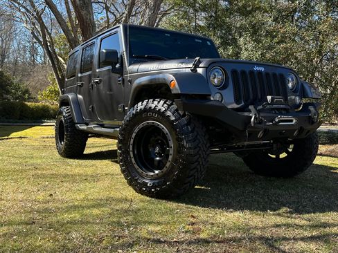 Used 2016 Jeep Wrangler Unlimited Rubicon w/ Connectivity Group image 1