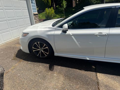 Used 2018 Toyota Camry SE FWD image 11