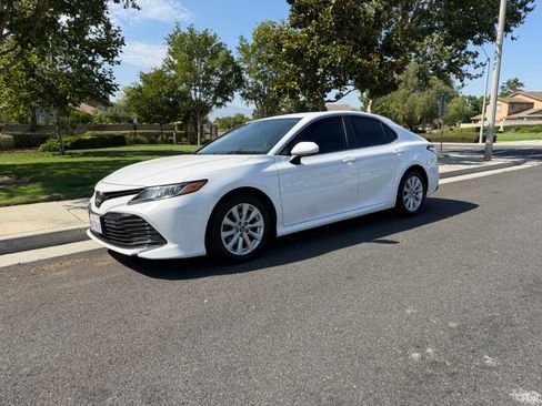 Used 2019 Toyota Camry LE FWD image 1