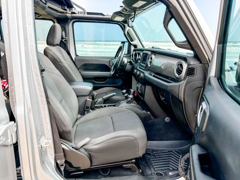 Used 2020 Jeep Wrangler Unlimited Sahara image 6