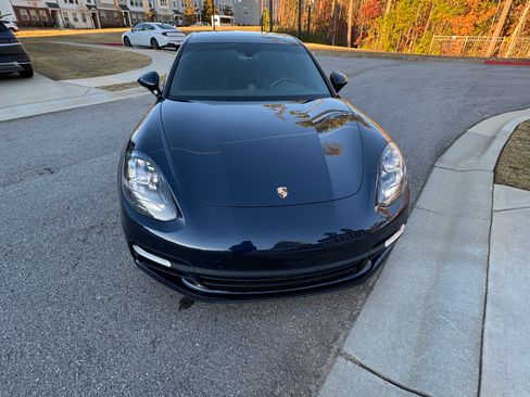 Used 2018 Porsche Panamera 4 image 4
