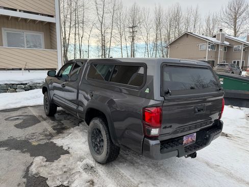 Used 2022 Toyota Tacoma SR w/ SX Package image 5