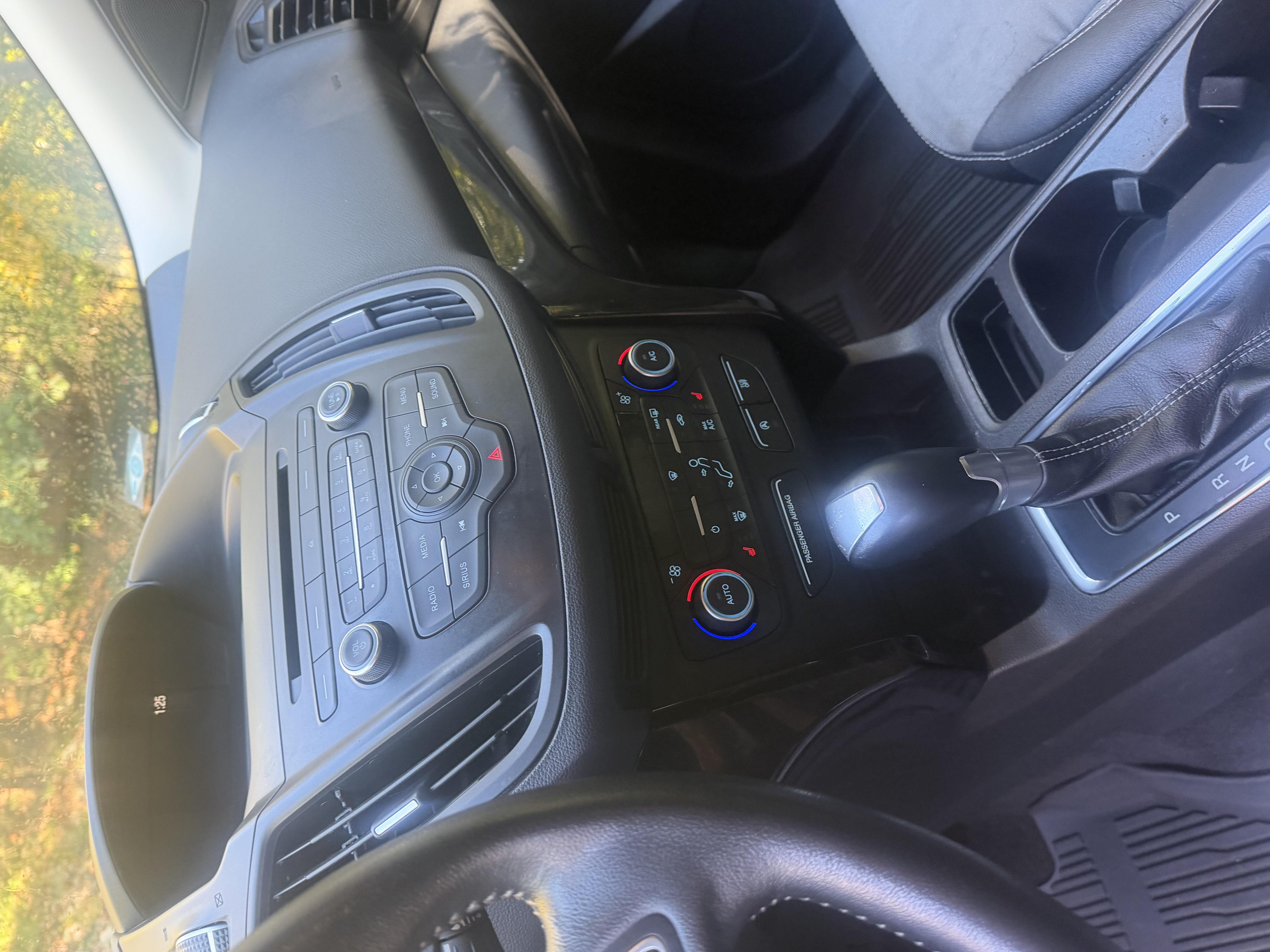 Used 2018 Ford Escape SE w/ SE Sport Appearance Package AWD/4WD image 8