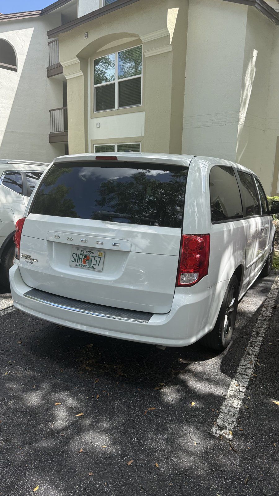 Used 2016 Dodge Grand Caravan SE FWD image 3