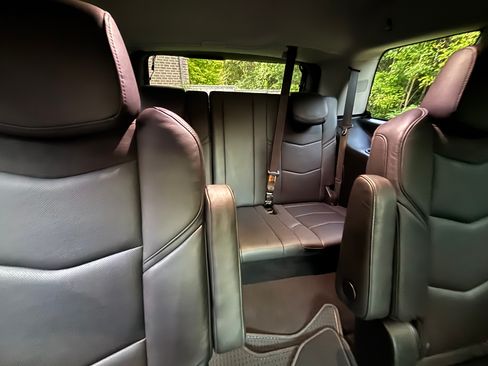 Used 2020 Cadillac Escalade Luxury image 14