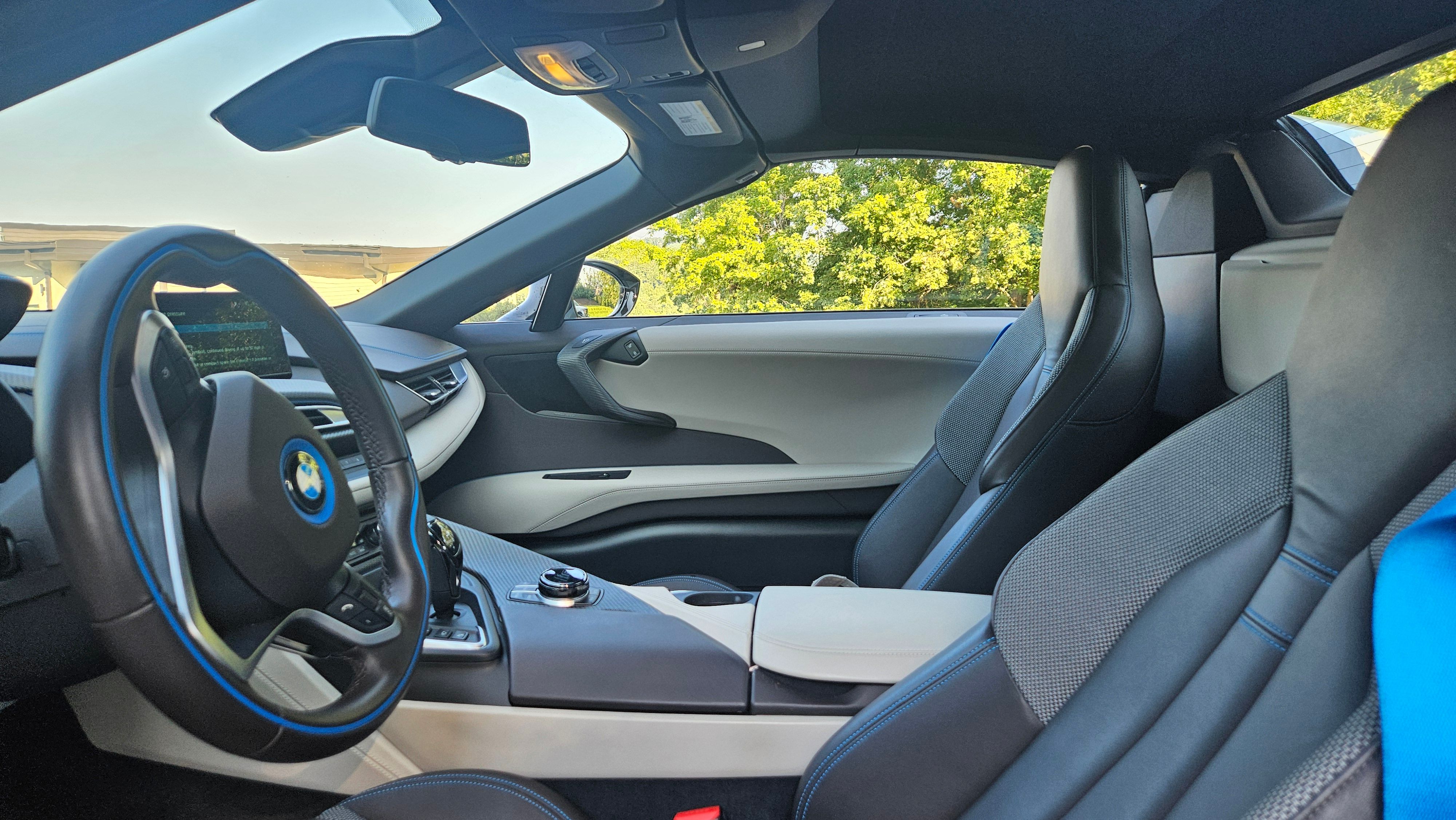 Used 2019 BMW i8 Roadster AWD/4WD image 13